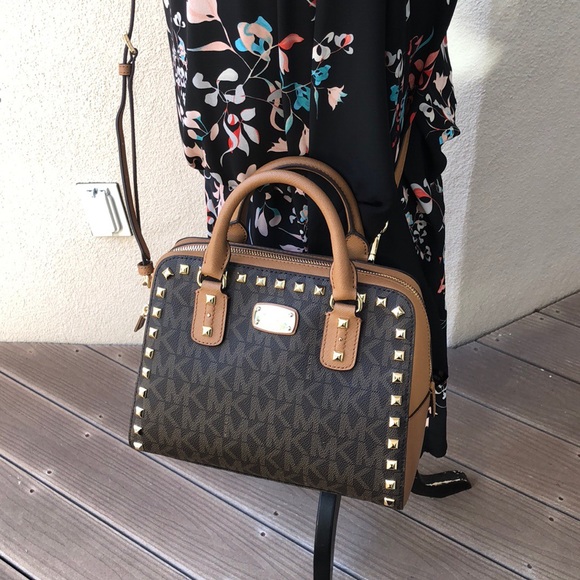 Authentic Michael Kors studded handbag&wallet set - Picture 4 of 8